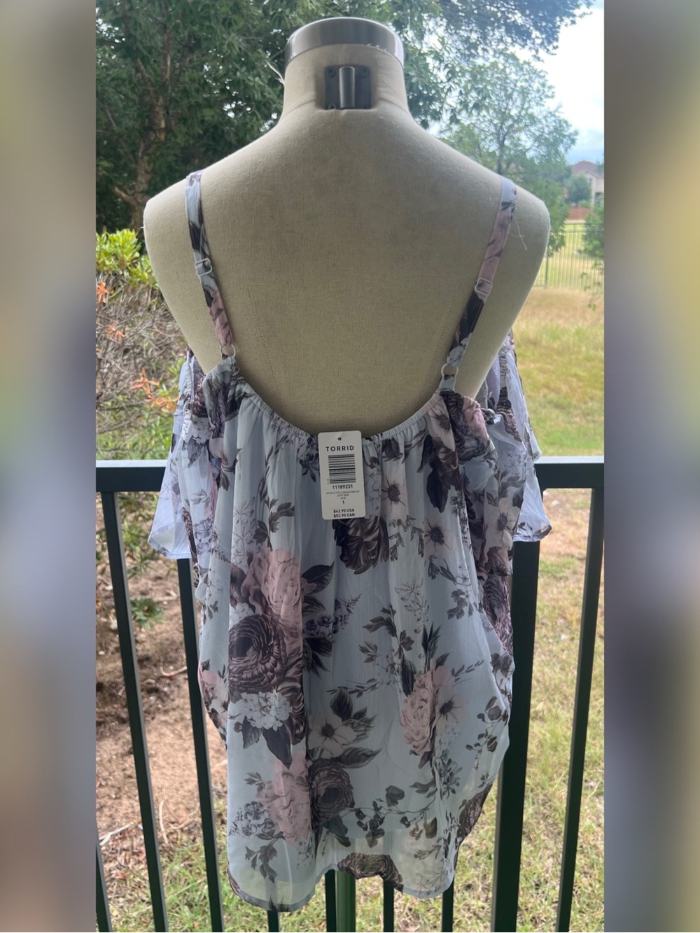 Women's Size 1 (14/16) Torrid Floral Cold Shoulder Blouse - Picture 7 of 10